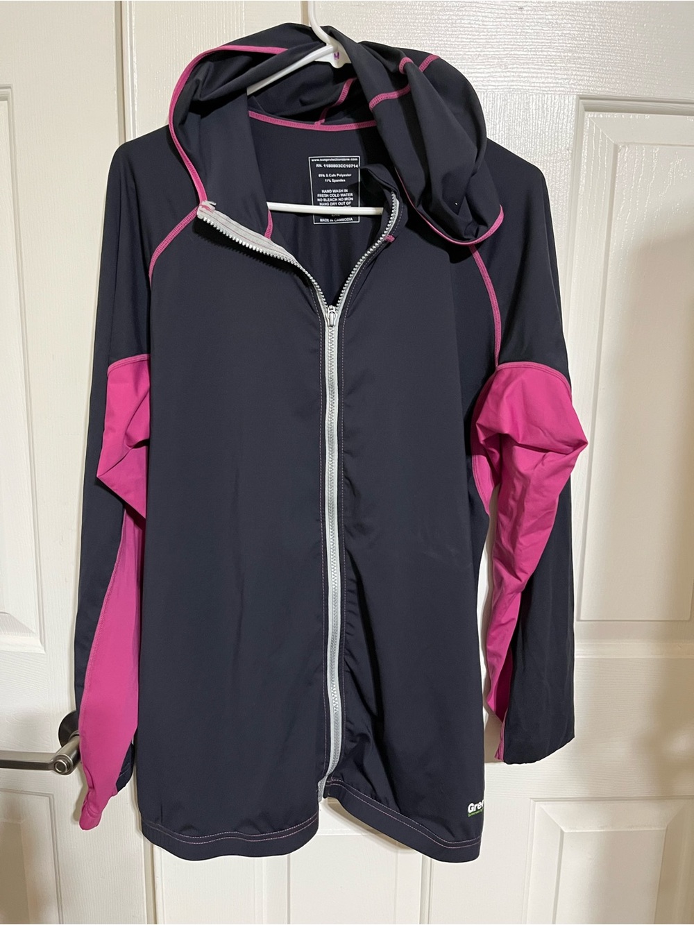 Women’s Hooded Active Sun Shirt SPF 25 Jacket - Black & Pink
16-10
